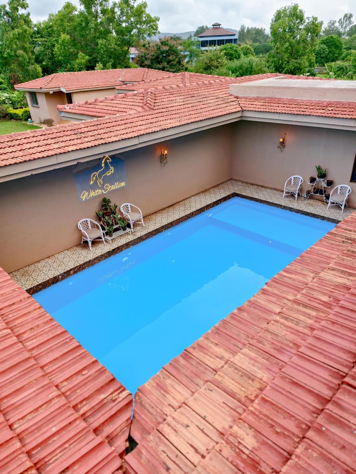 White Stallion Vila Lonavala Exterior foto