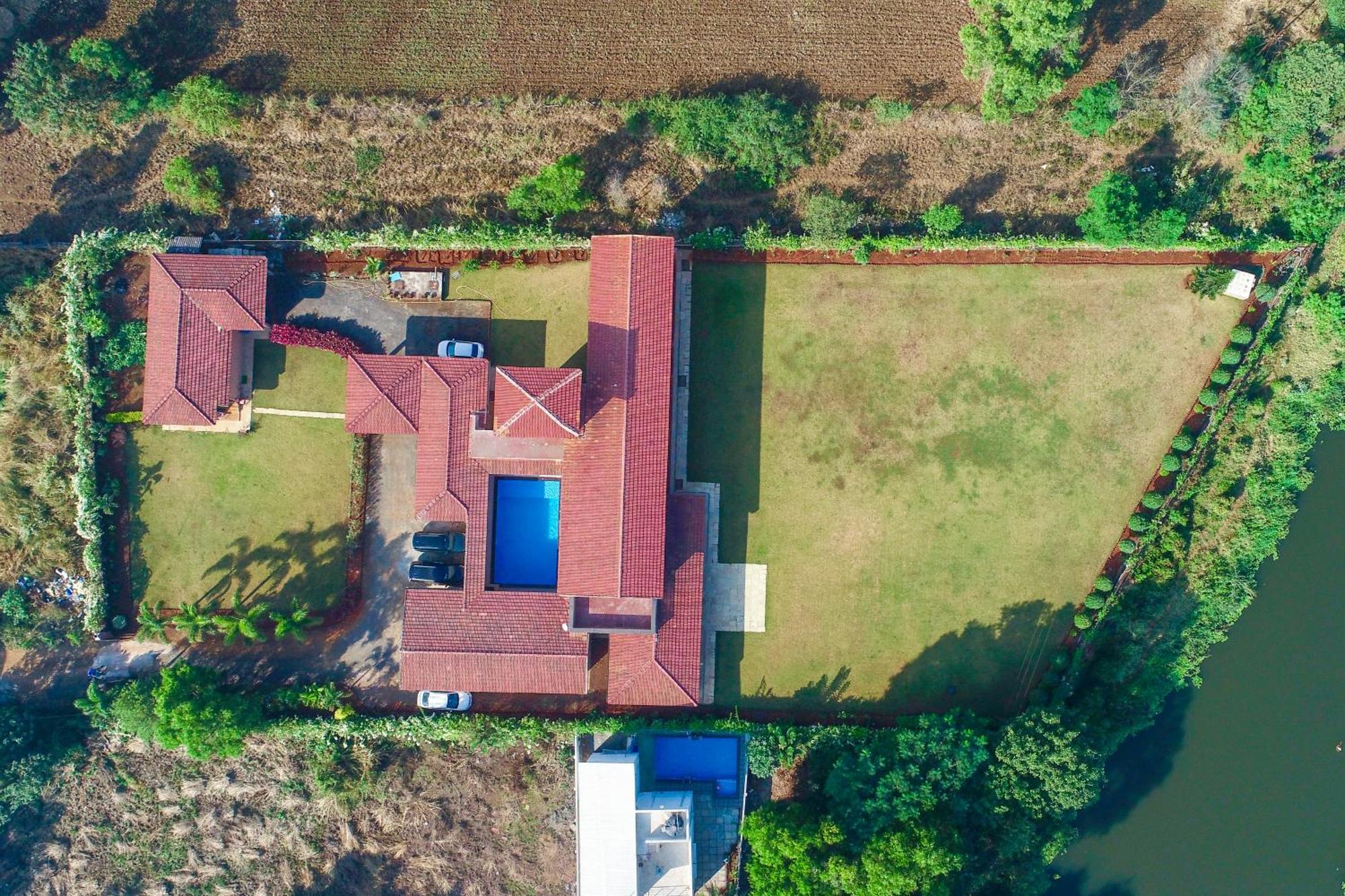 White Stallion Vila Lonavala Exterior foto