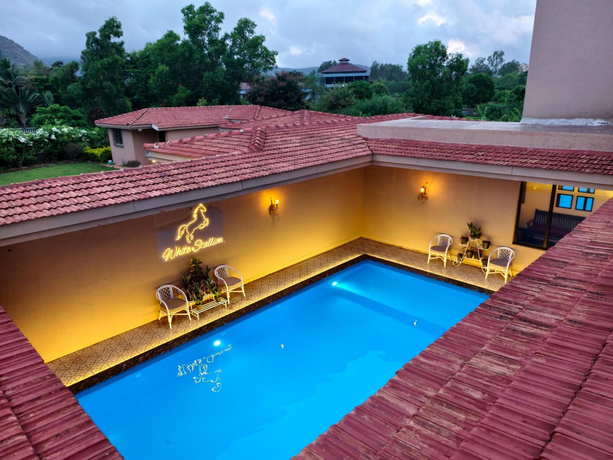 White Stallion Vila Lonavala Exterior foto